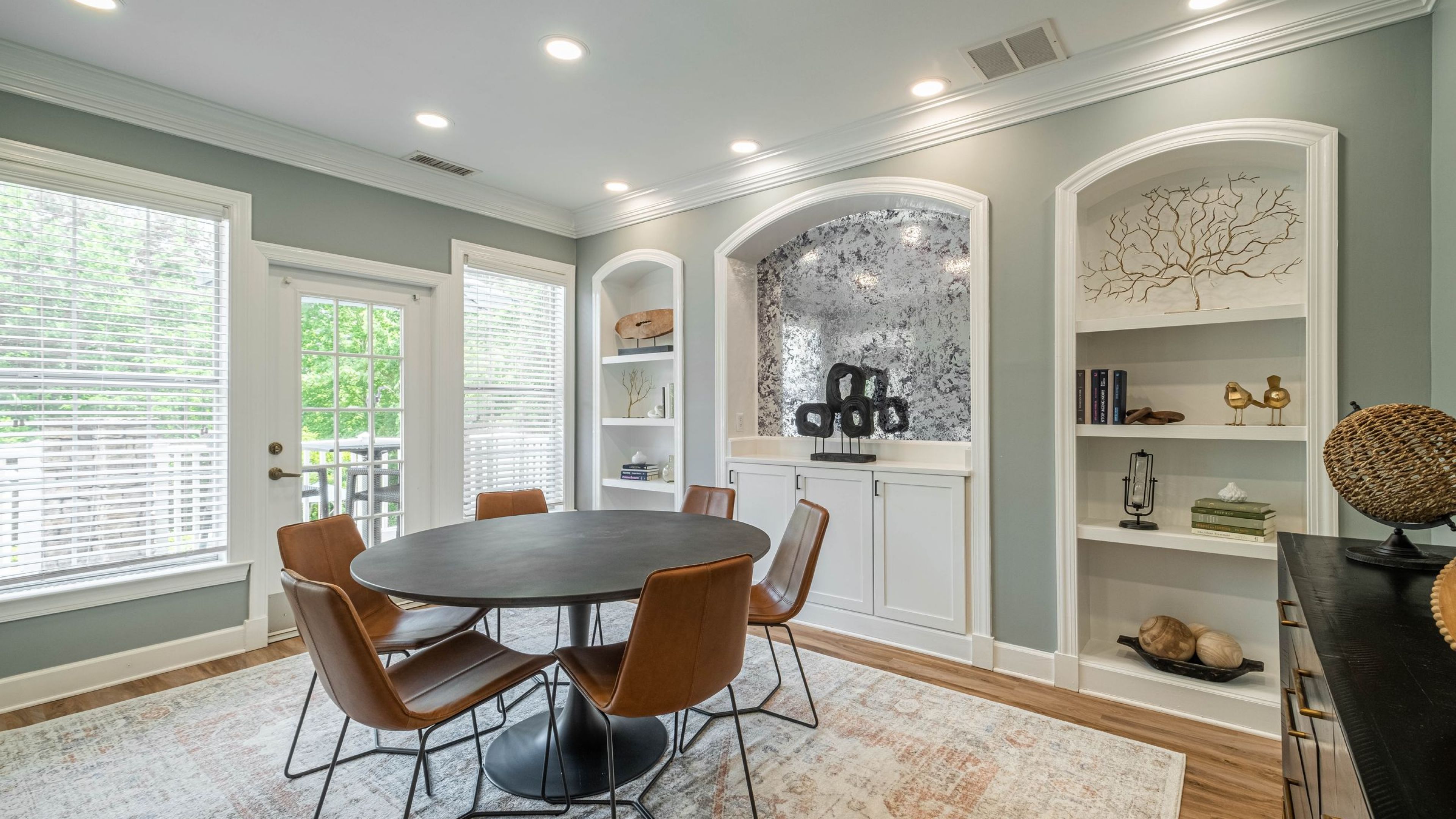 Hawthorne at Lake Heatherresident clubhouse amenity with seating area and beautiful finishes.